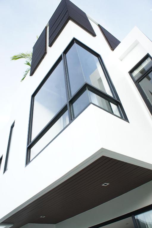 Nai Harn Phuket: 5 Khách Sạn Wellness Cho Kỳ Nghỉ Dưỡng Bình Yên